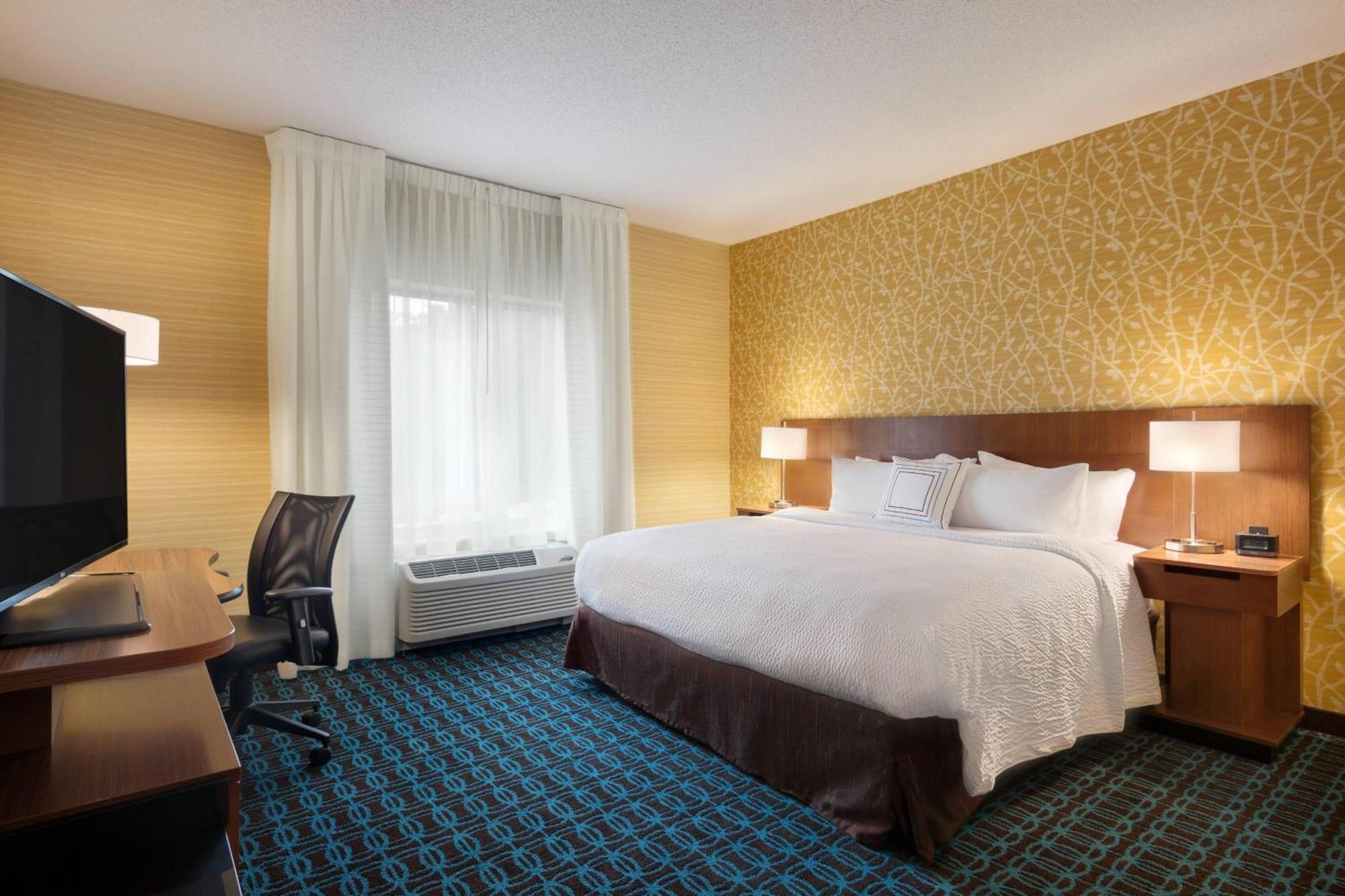 Fairfield & By Marriott Lancaster East At The Outlets 3*